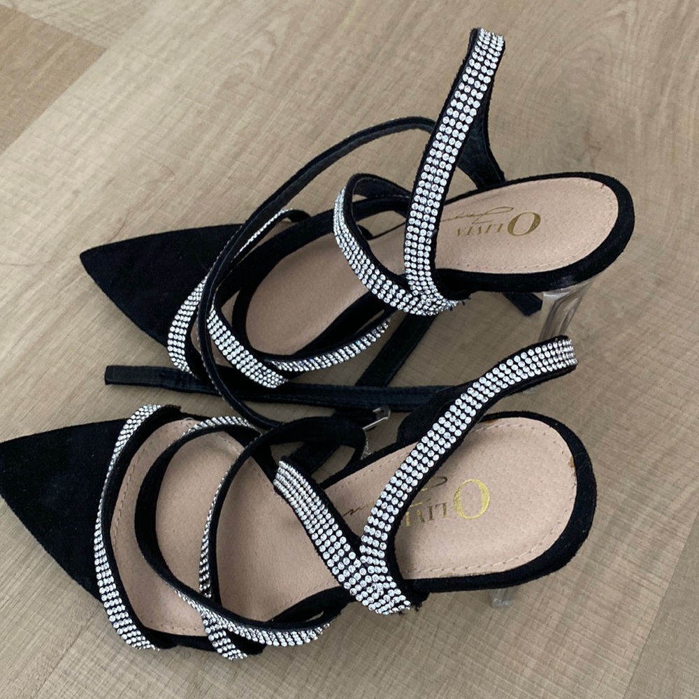 WINDSOR HEELS